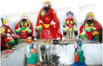 岳飞石像群雕藏身安县乡间